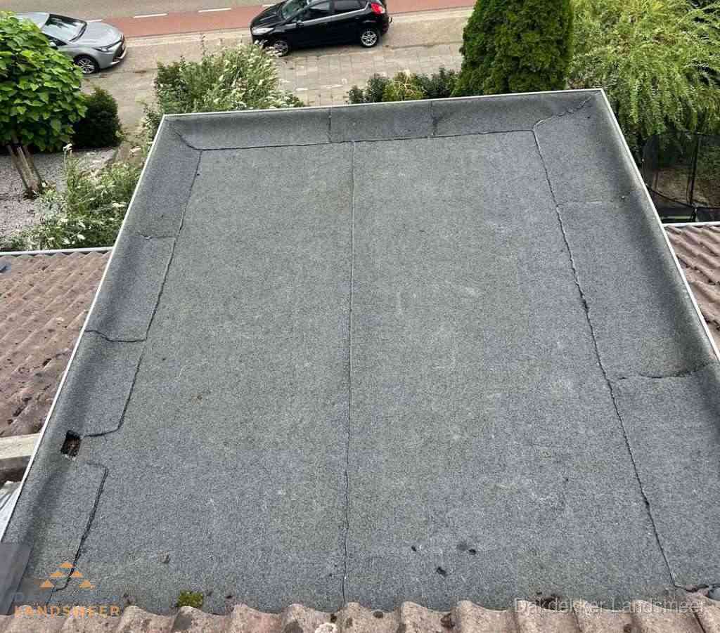 Dakbedekking schuur met bitumen in Landsmeer